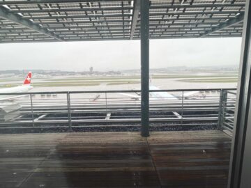 Swiss First Class Lounge Zuerich E Hotelzimmer Aussicht 1