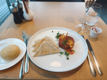 Swiss First Class Lounge Zuerich E Tatar 1