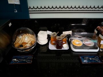 Vietnam Airlines Lotus Lounge 2 Tan So Nhat Airport Ho Chi Minh Stadt Brot Aufschnitt