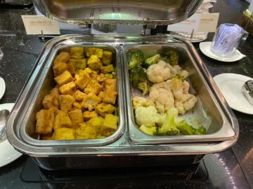 Vietnam Airlines Lotus Lounge 2 Tan So Nhat Airport Ho Chi Minh Stadt Tofu Brocolli