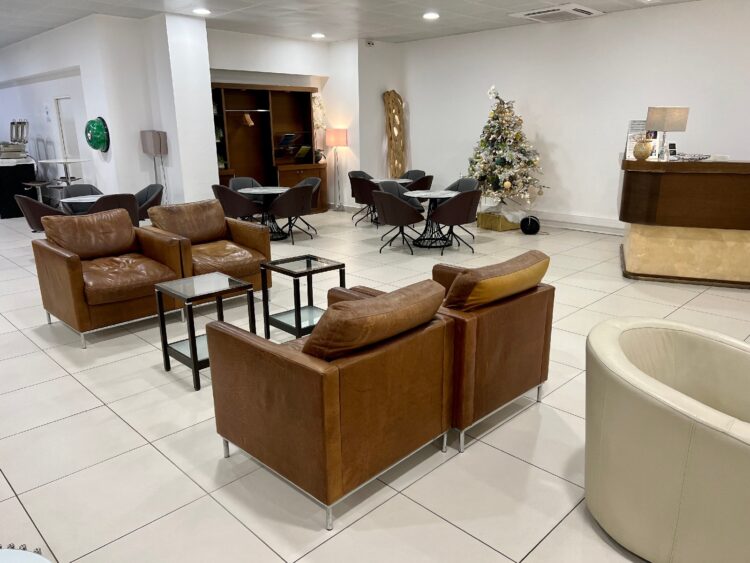 Ahs Business Class Lounge Cotonou Sitzgelegenheiten 2
