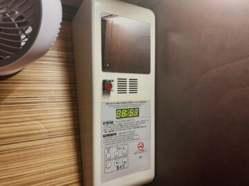 Capsule Hotel Anshin Oyado Premier Tokyo Shinjuku Licht Wecker 1