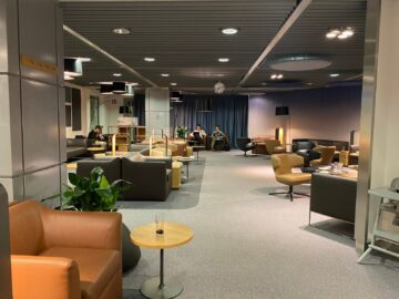 Lufthansa Senator Lounge Duesseldorf Drucker Blick In Die Lounge
