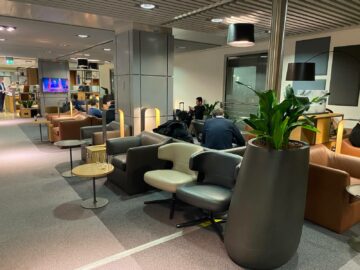 Lufthansa Senator Lounge Duesseldorf Drucker Blick In Die Lounge2