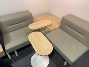 Lufthansa Senator Lounge Duesseldorf Drucker Halb Hohe Sessel