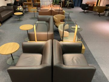 Lufthansa Senator Lounge Duesseldorf Drucker Lampen Als Sitztrenner