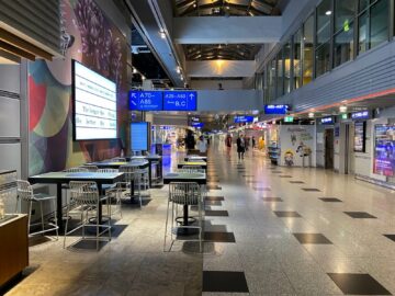 Lufthansa Senator Lounge Duesseldorf Gang Abflugshalle