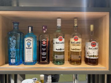 Lufthansa Senator Lounge Duesseldorf Gin Bacardi