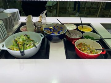 Lufthansa Senator Lounge Duesseldorf Salate