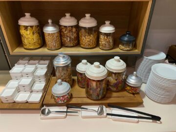 Lufthansa Senator Lounge Duesseldorf Snacks