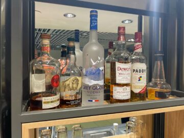 Lufthansa Senator Lounge Duesseldorf Whisky Vodka