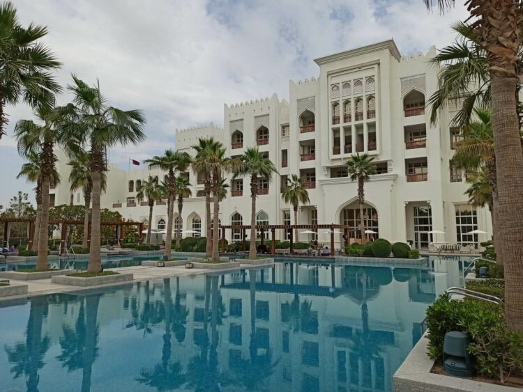 Al Messila A Luxury Collection Resort Spa Pool Hauptgebaeude