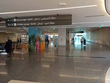 Flughafen Doha Hinweissschild Al Maha Lounge North Orxy Lounge North
