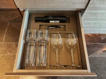 Four Seasons Hotel Tokyo At Otemachi Minibar 4