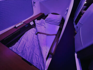 Japan Airlines First Class Boeing 777 300er Bett 2