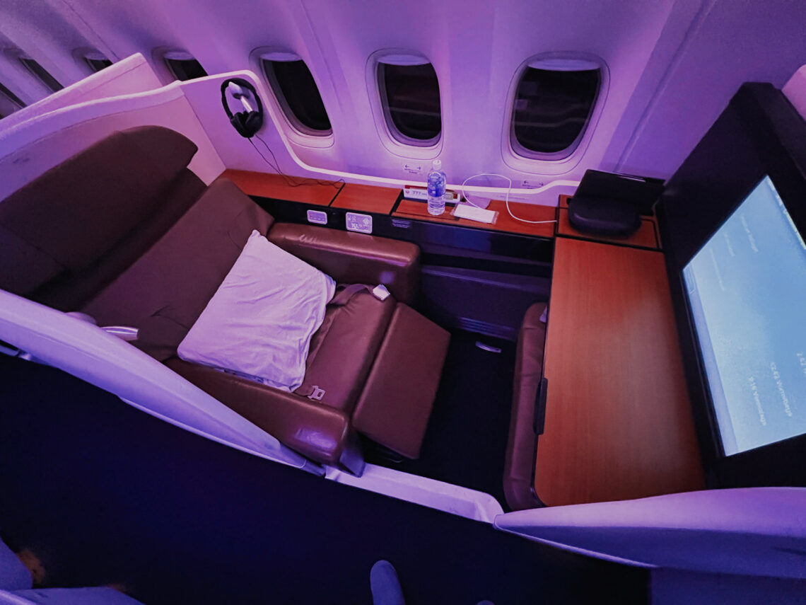 Japan Airlines First Class Boeing 777 300er Sitz Lounge Position 2