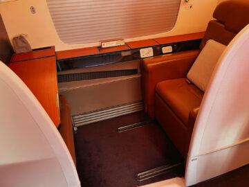 Japan Airlines First Class Boeing 777 300er Sitz Mitte 2