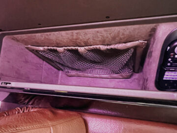 Japan Airlines First Class Boeing 777 300er Staufach 1