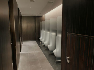 Japan Airlines First Class Lounge Tokyo Narita Bad 2