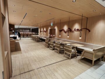 Japan Airlines First Class Lounge Tokyo Narita Sushi Bar Sitzgelegenheiten 1