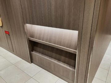 Japan Airlines First Class Lounge Tokyo Narita Zeitschriften 1