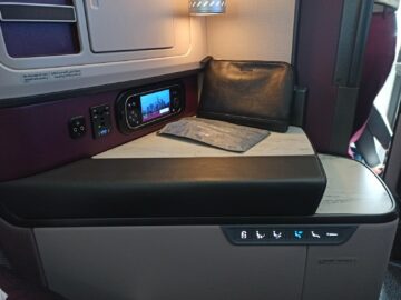 Qatar Airways Business Class Boeing 787 9 Sitz Ablage