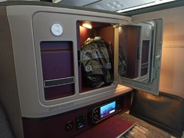 Qatar Airways Business Class Boeing 787 9 Sitz Spiegel Staufach