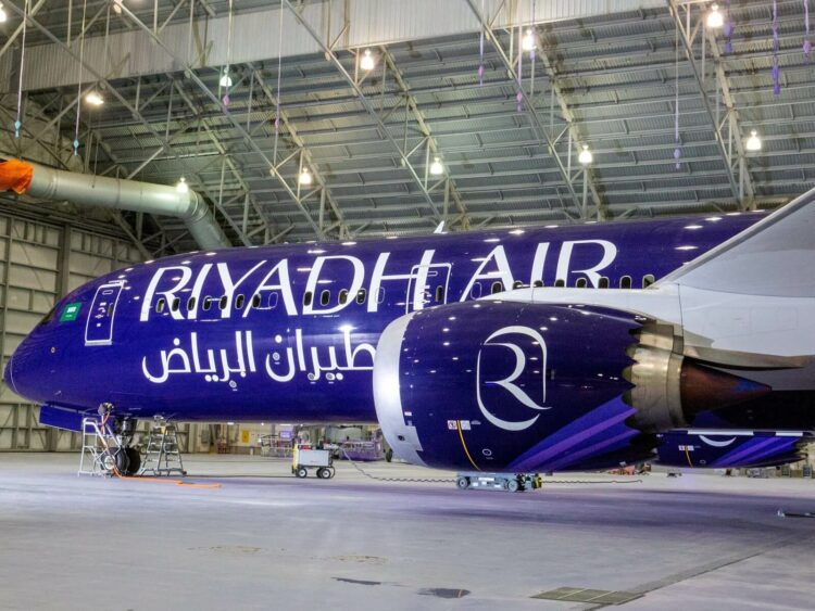 Riyadh Air Boeing 787 Hangar Schriftzeug Copyright