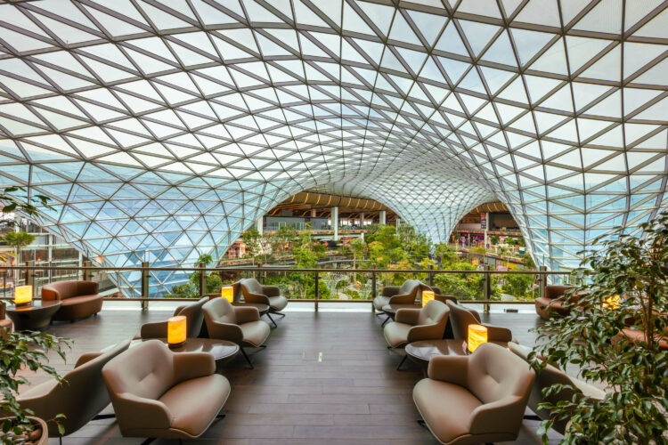 Qatar Airways Al Mourjan Business Lounge The Garden Aussicht Copyright