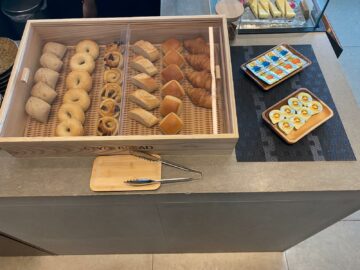 Cathay Pacific Lounge Tokio Haneda Brot