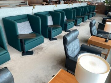 Cathay Pacific Lounge Tokio Haneda Ohrensessel
