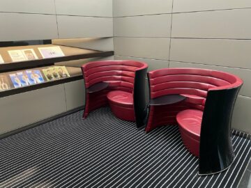 Cathay Pacific The Wing First Class Lounge Sitzmoeglichkeit