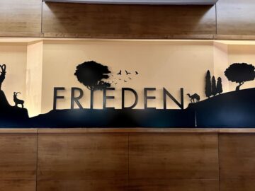 Dan Lounge Concourse C Tel Aviv Ben Gurion Airport Frieden