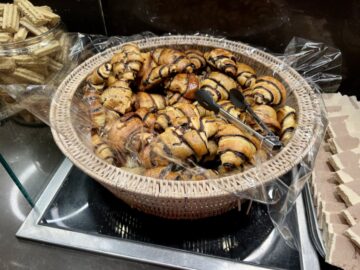 Dan Lounge Concourse C Tel Aviv Ben Gurion Airport Snacks 11