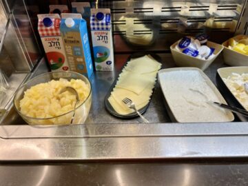 Dan Lounge Concourse C Tel Aviv Ben Gurion Airport Snacks 2