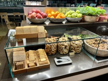 Dan Lounge Concourse C Tel Aviv Ben Gurion Airport Snacks 5