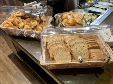 Dan Lounge Concourse C Tel Aviv Ben Gurion Airport Snacks 7