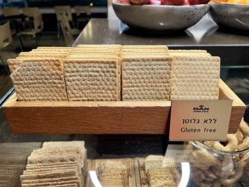 Dan Lounge Concourse C Tel Aviv Ben Gurion Airport Snacks 8