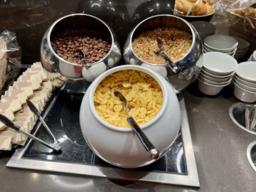 Dan Lounge Concourse C Tel Aviv Ben Gurion Airport Snacks 9