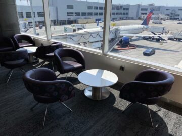 Delta Sky Club Los Angeles Terminal 2 Sitzkombi Fenster