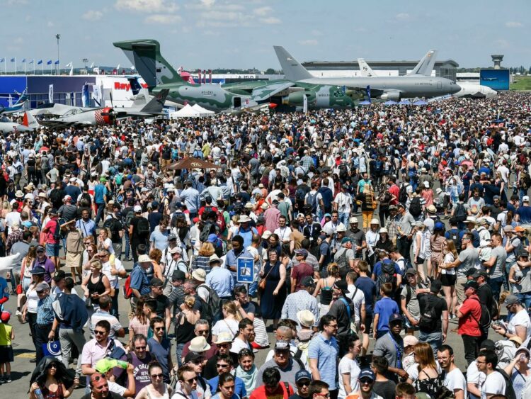 Paris Air Show Pulikum Copyright