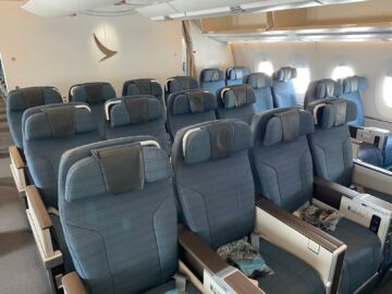 Cathay Pacific Premium Economy Airbus A350 900 Kabine