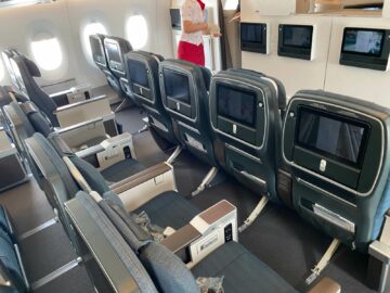 Cathay Pacific Premium Economy Airbus A350 900 Kabine Von Hinten