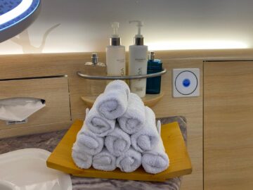 Emirates First Class Airbus A380 Bad Handtuecher