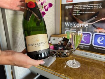 Emirates First Class Airbus A380 Moet Champagner