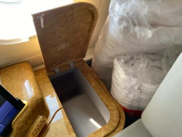 Emirates First Class Airbus A380 Staufach Hinten