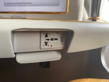 Emirates First Class Airbus A380 Stecker
