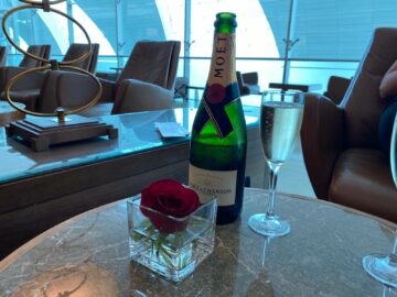 Review Emirates First Class Lounge Dubai Concourse A Champagner