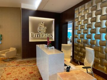 Review Emirates First Class Lounge Dubai Concourse A Empfang
