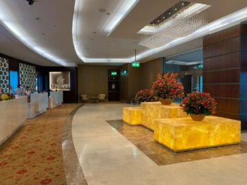 Review Emirates First Class Lounge Dubai Concourse A Empfangsbereich